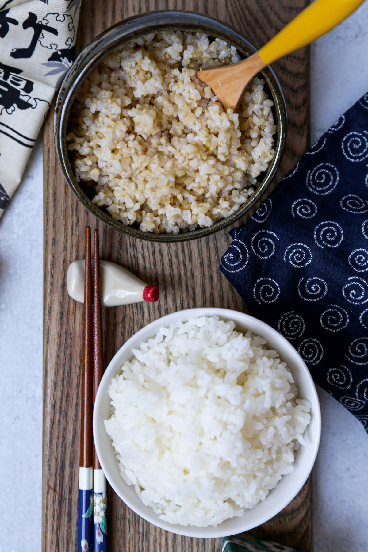 https://pickledplum.com/wp-content/uploads/2023/02/bowl-of-white-rice-and-brown-rice-1200.jpg