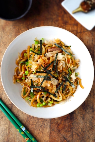 Yaki udon noodles with dashi and butter