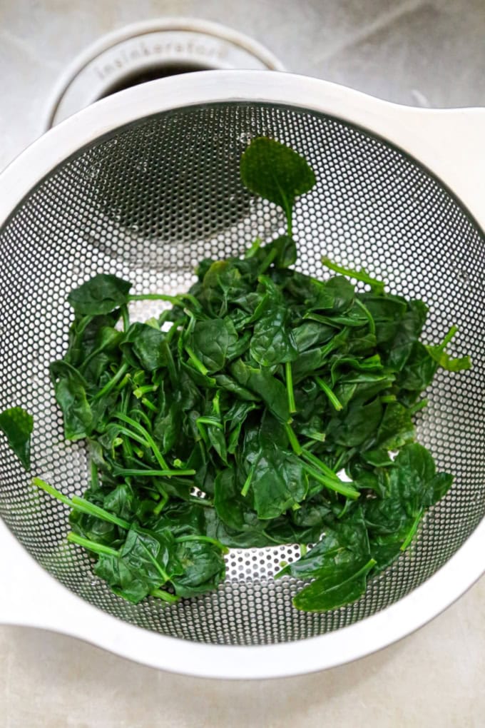 Korean Spinach Side Dish (Sigeumchi Namul) | Pickled Plum