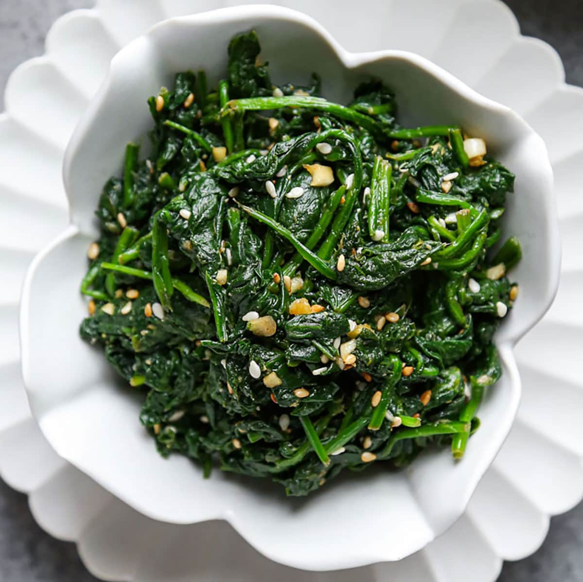 Korean Spinach Side Dish (Sigeumchi Namul) | Pickled Plum