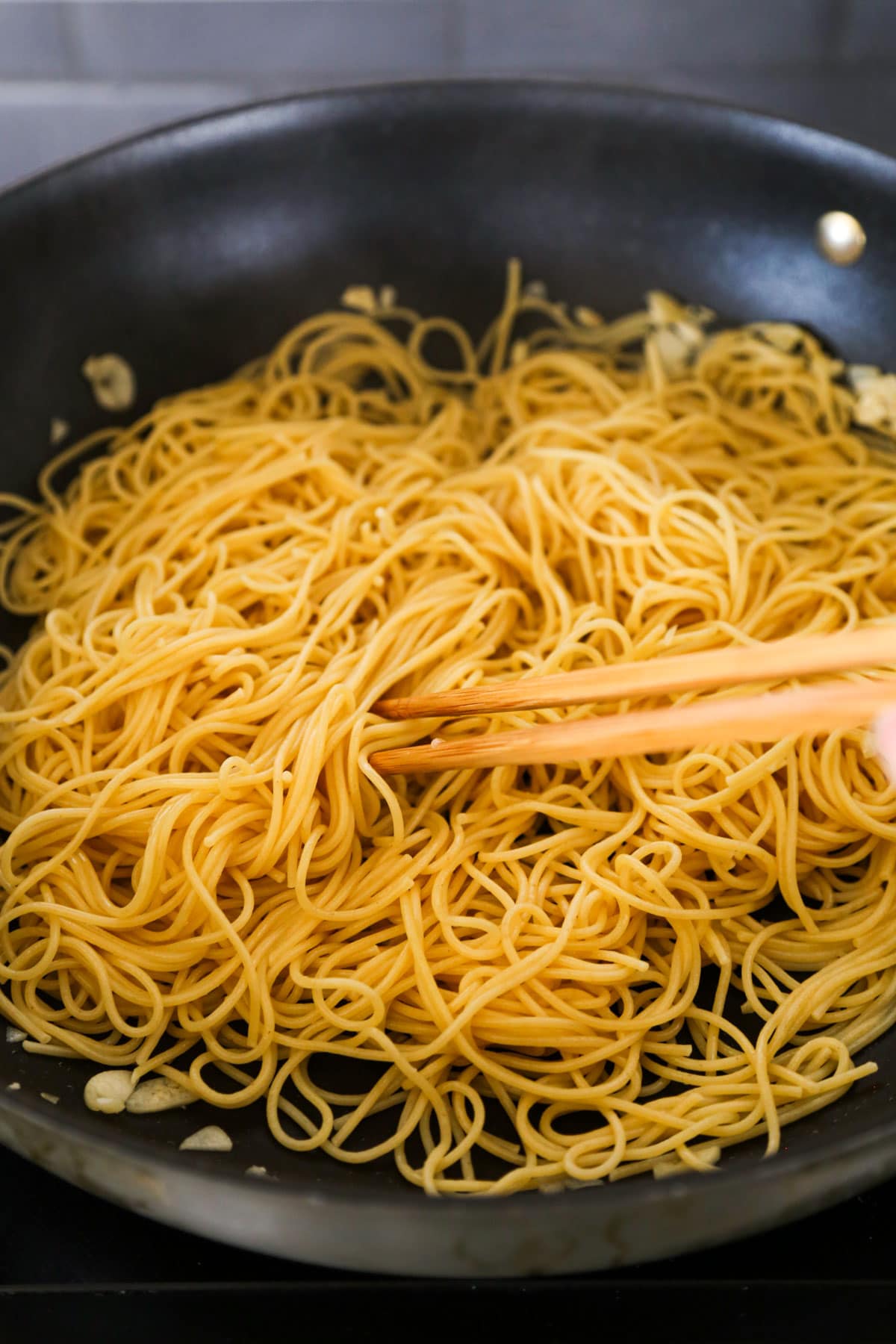 pan fried noodles with garlic