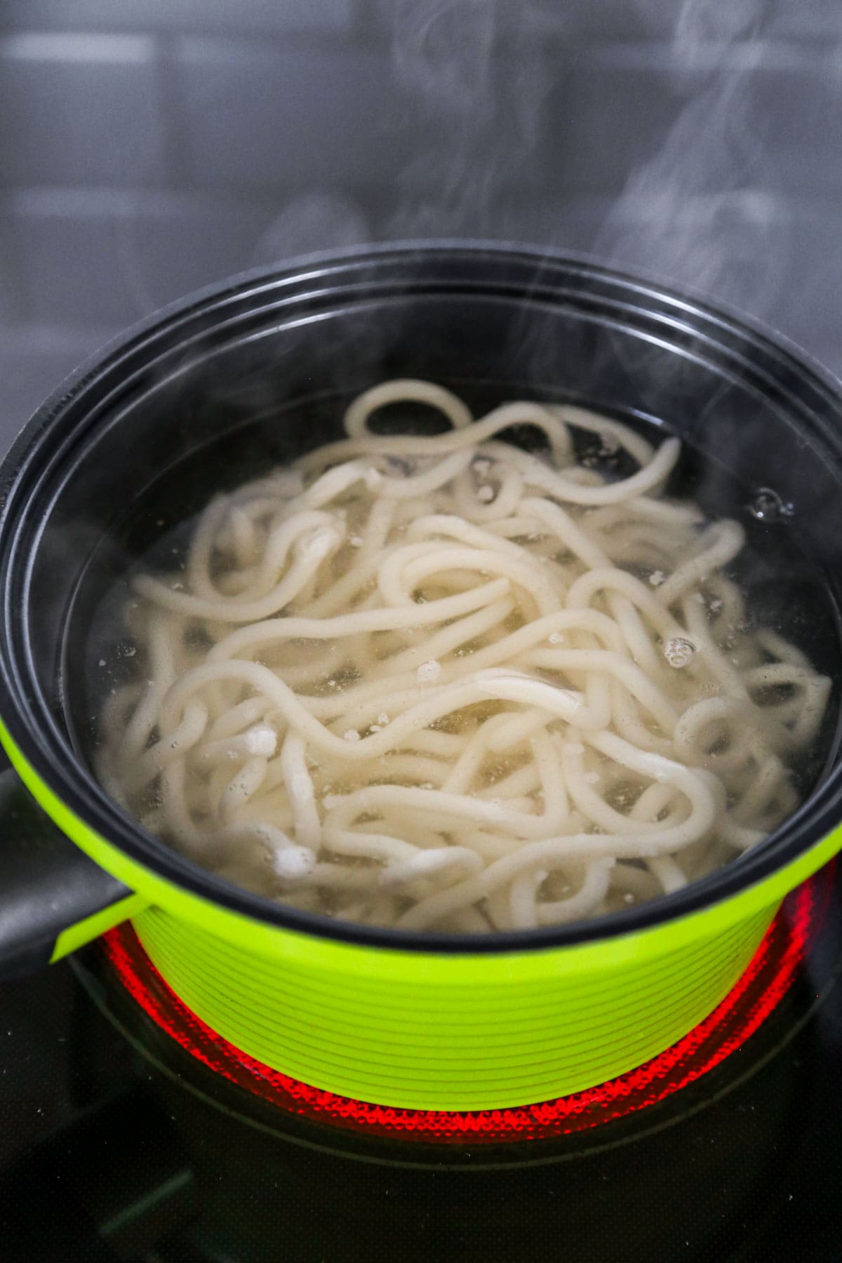 boiling udon noodles