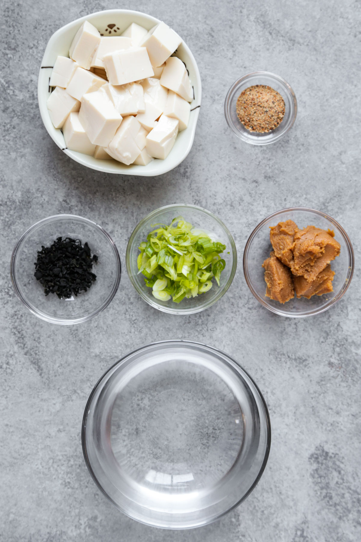 Traditional miso soup (tofu and wakame) ingredients