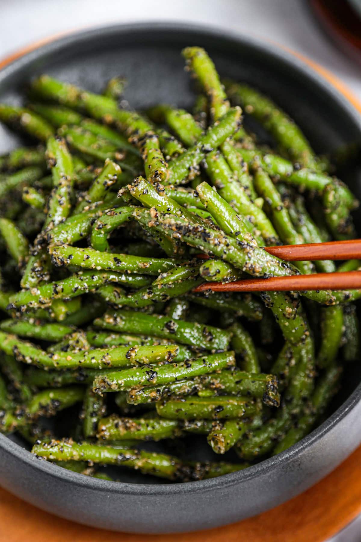 green beans with black sesame sauce