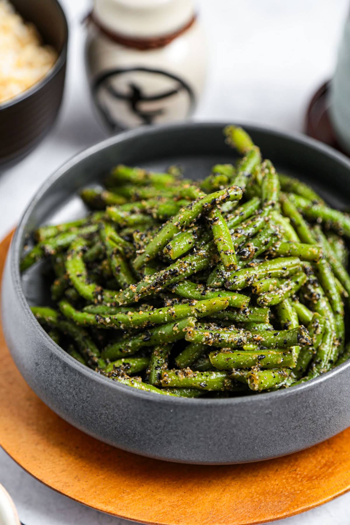 green beans with black sesame sauce