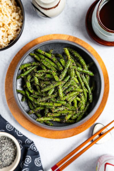 green beans with black sesame sauce
