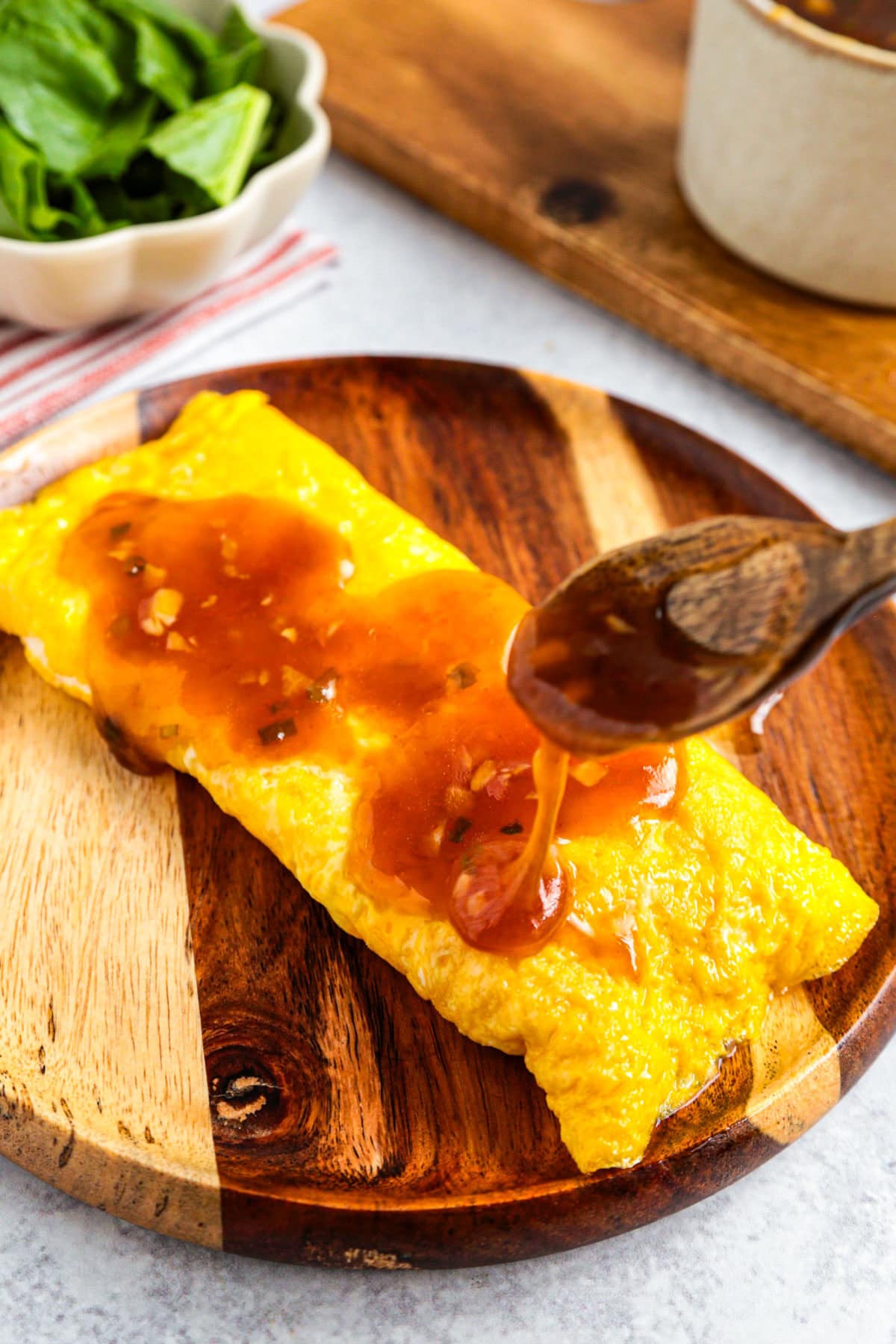 omelette with garlic sauce